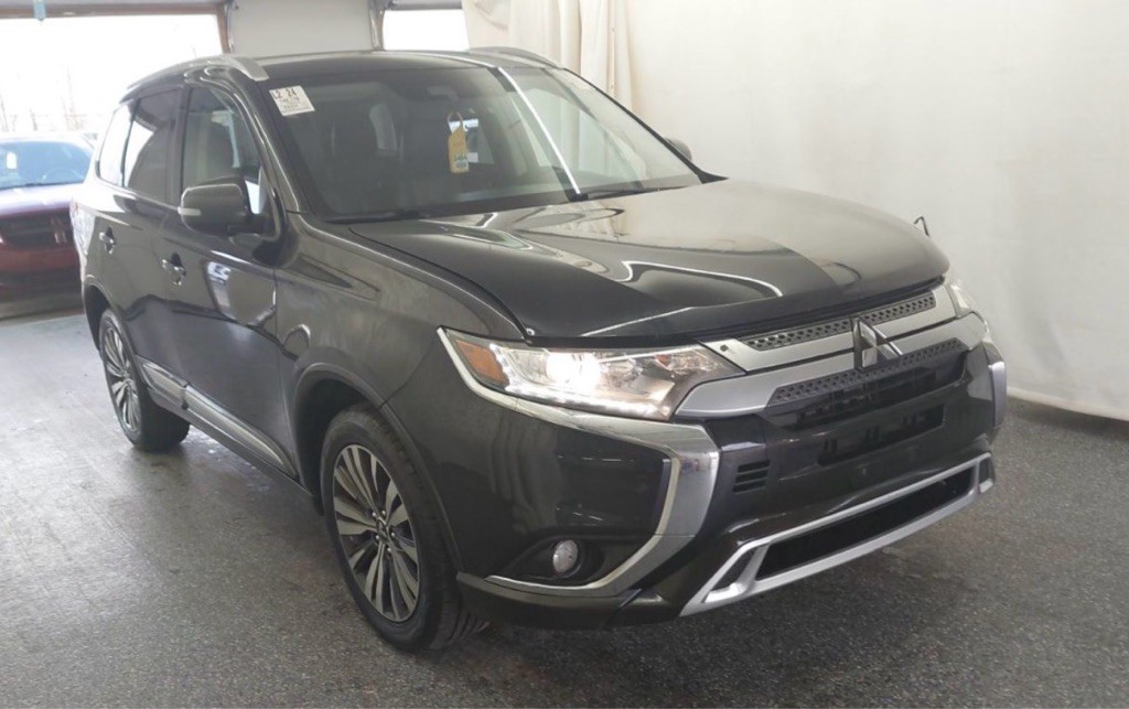 2020 Mitsubishi Outlander Image 2