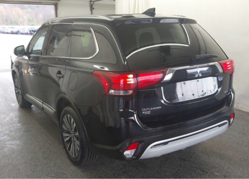 2020 Mitsubishi Outlander Image 3