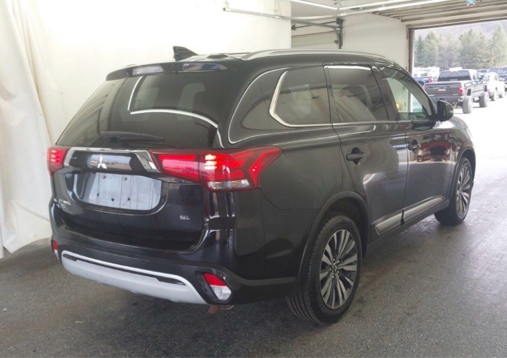 2020 Mitsubishi Outlander Image 4