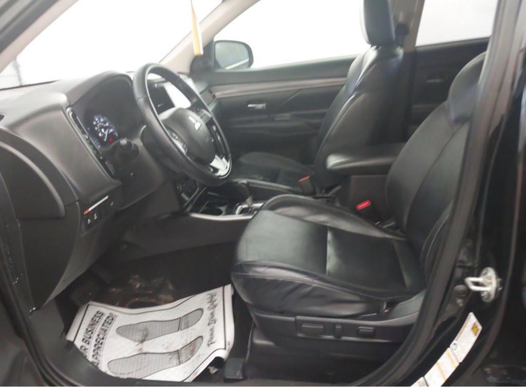 2020 Mitsubishi Outlander Image 6