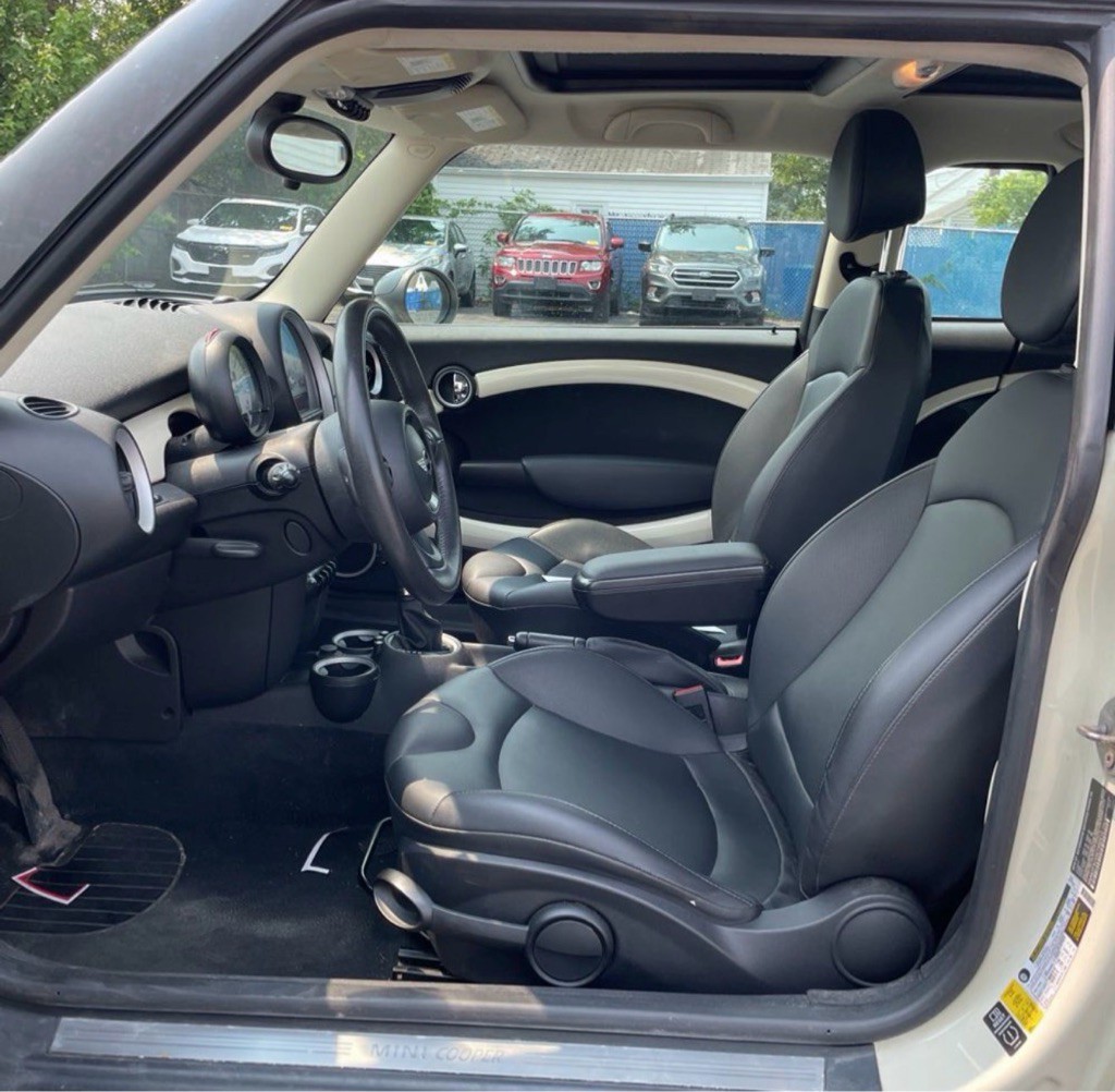 2014 MINI Cooper Image 10