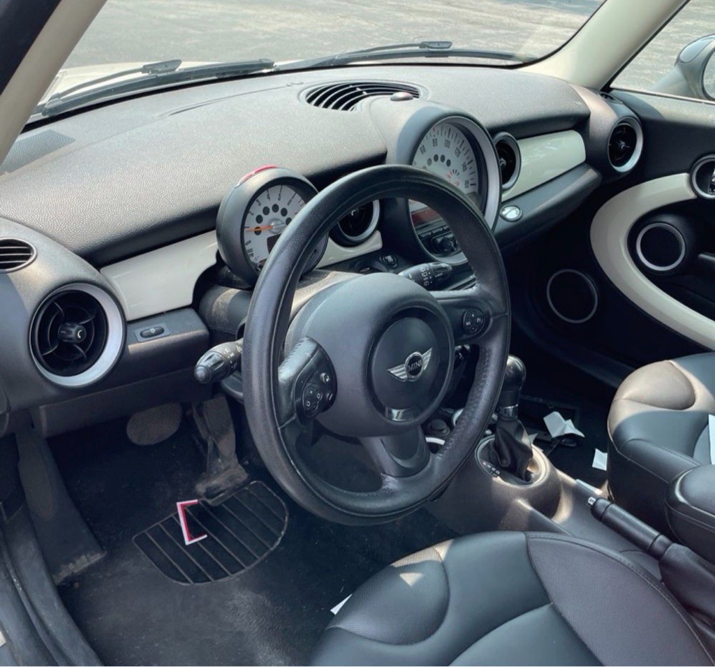2014 MINI Cooper Image 12