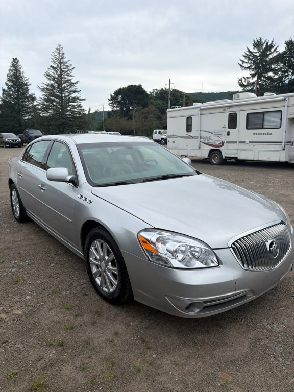 2011 Buick Lucerne Image 2