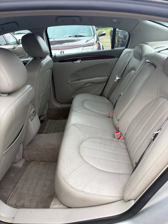 2011 Buick Lucerne Image 5