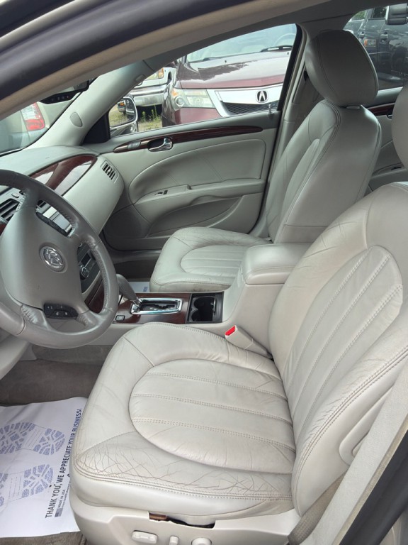 2011 Buick Lucerne Image 6
