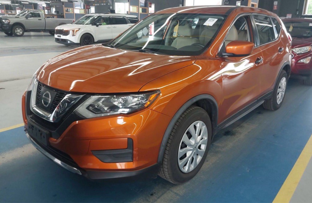2017 Nissan Rogue Image 1