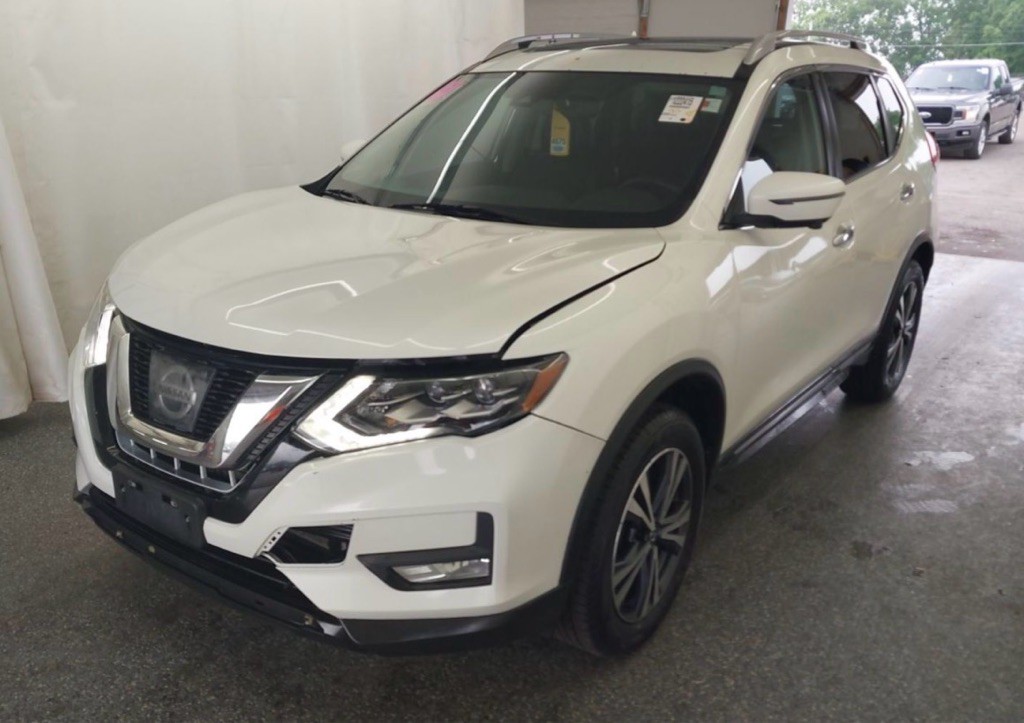 2017 Nissan Rogue Image 1