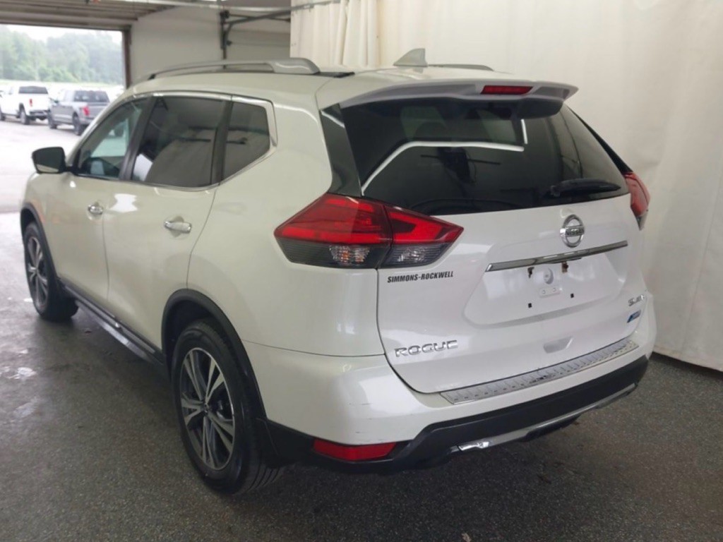 2017 Nissan Rogue Image 2