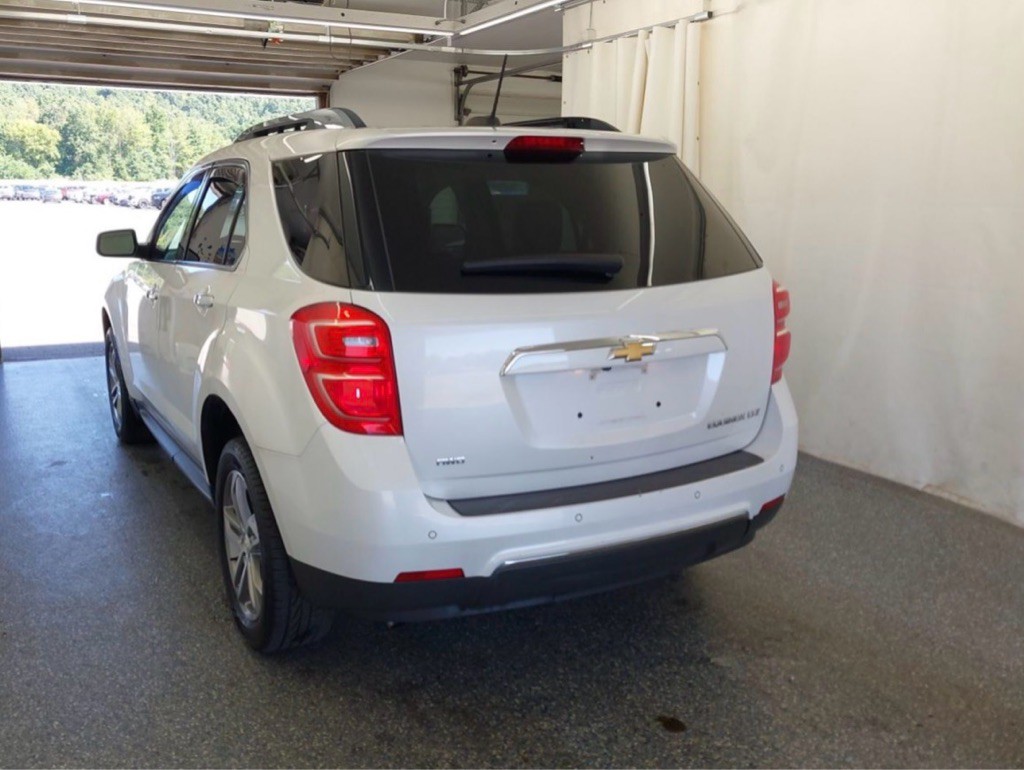 2016 Chevrolet Equinox Image 2