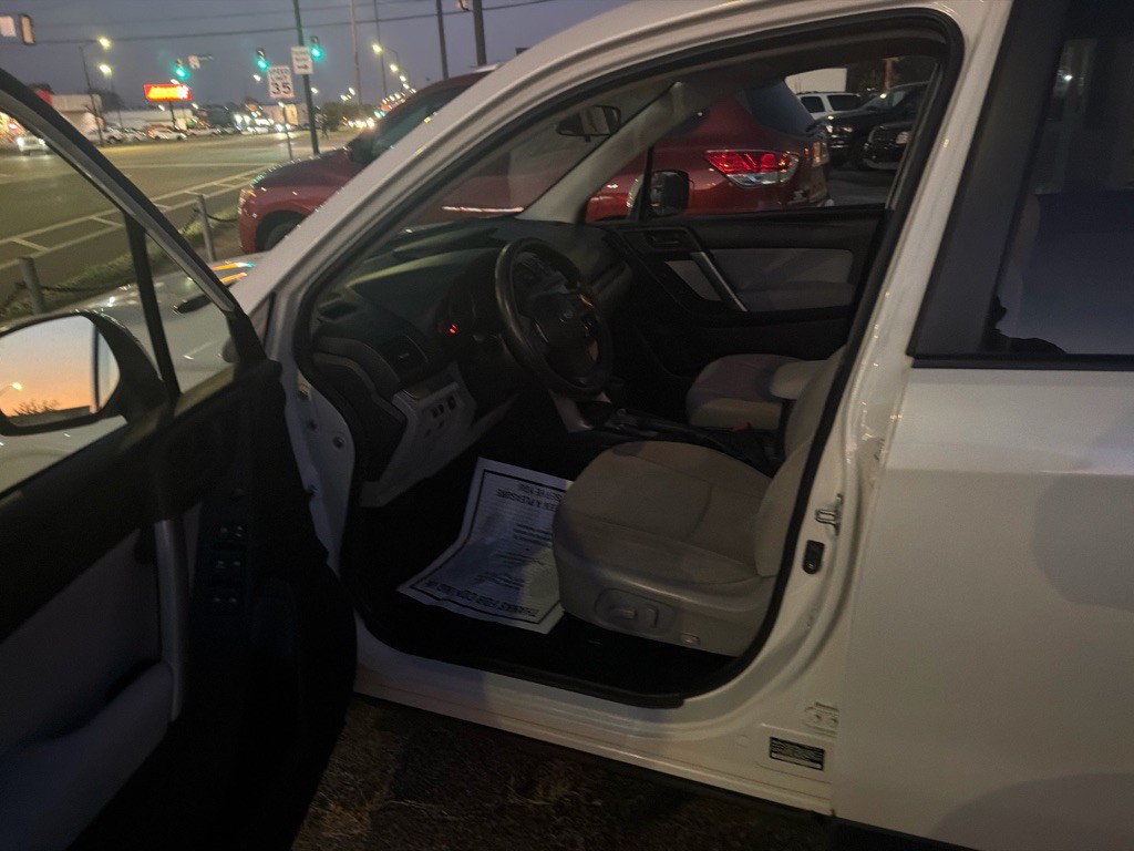 2015 Subaru Forester Image 9