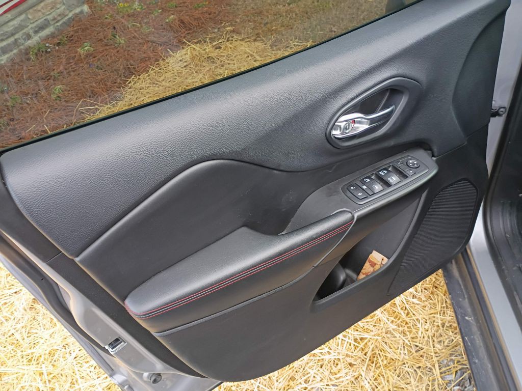 2019 Jeep Cherokee Image 10