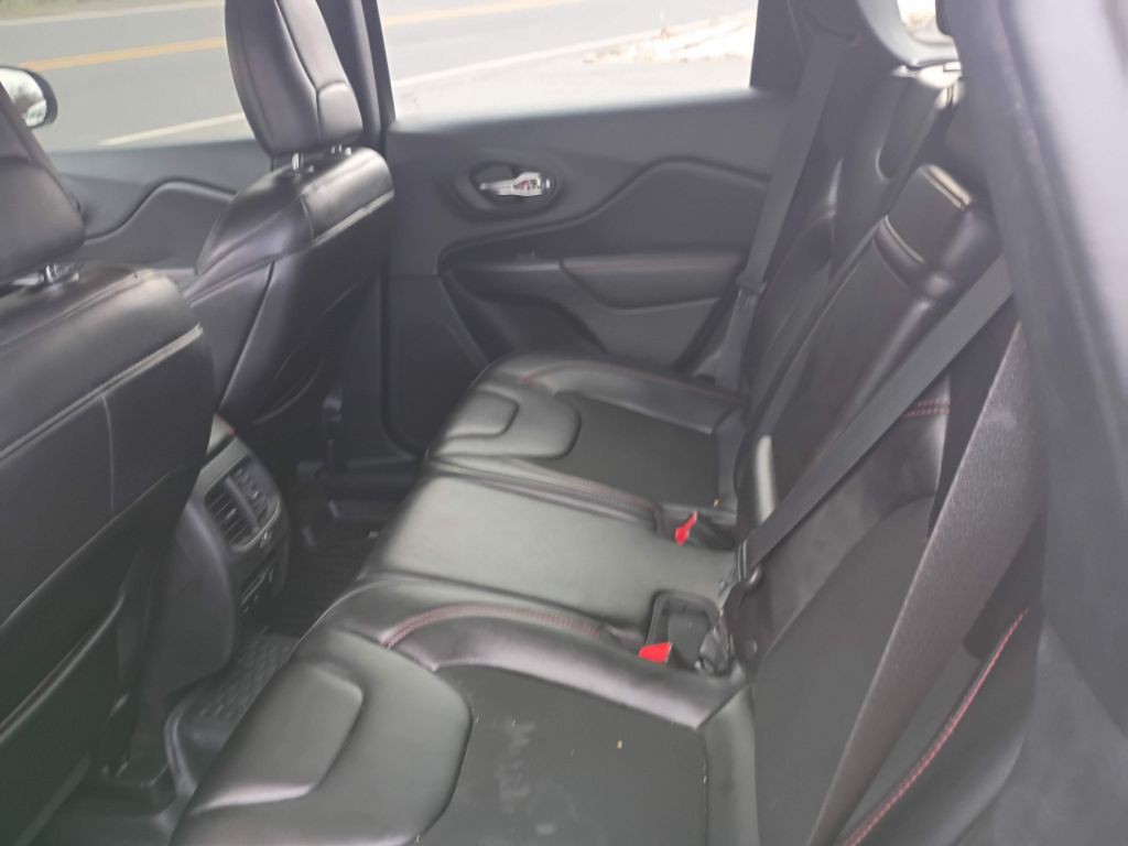 2019 Jeep Cherokee Image 11