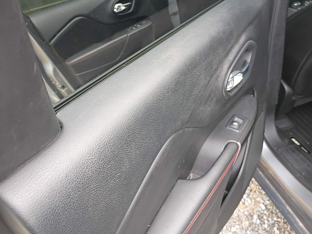 2019 Jeep Cherokee Image 12