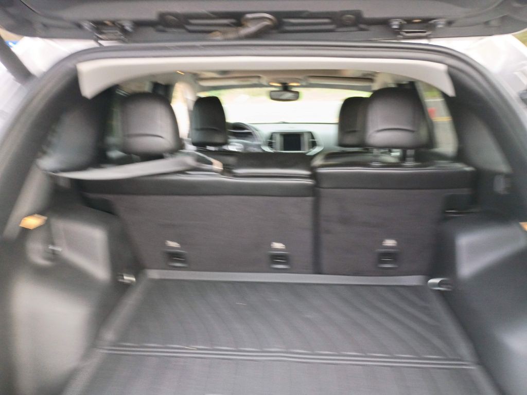 2019 Jeep Cherokee Image 13