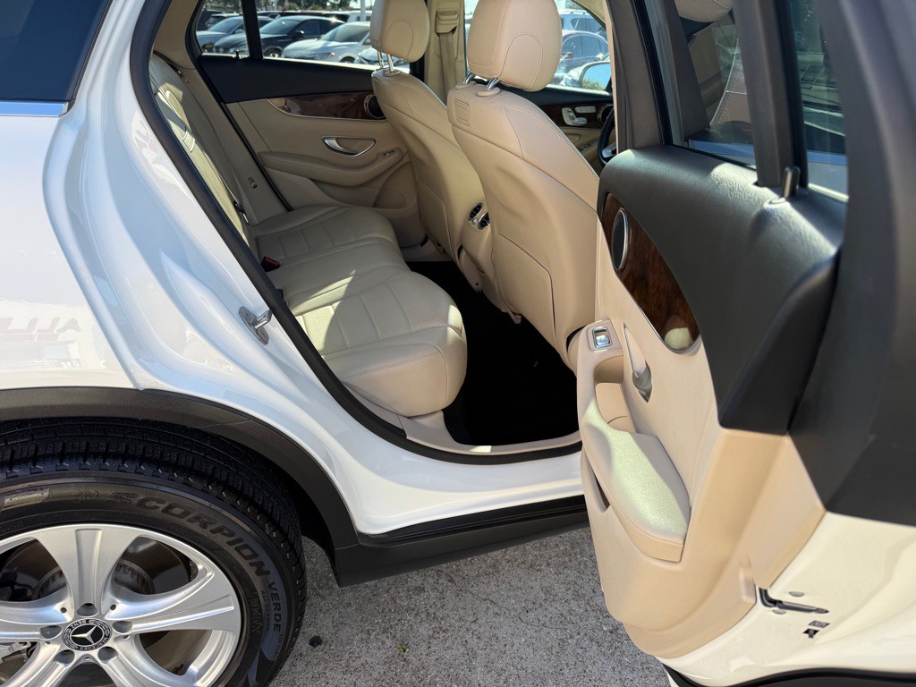 2018 Mercedes-Benz GLC-Class Image 6