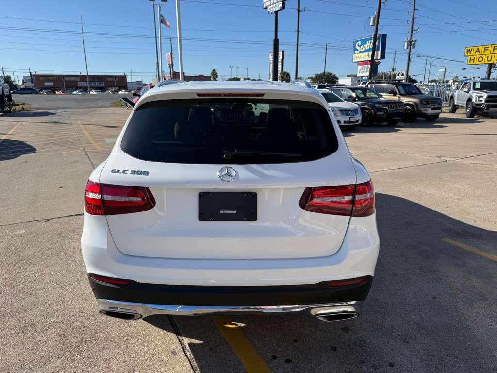 2018 Mercedes-Benz GLC-Class Image 12