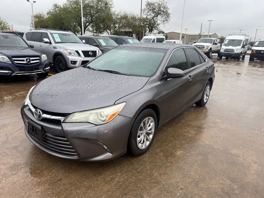 2015 Toyota Camry Image 2