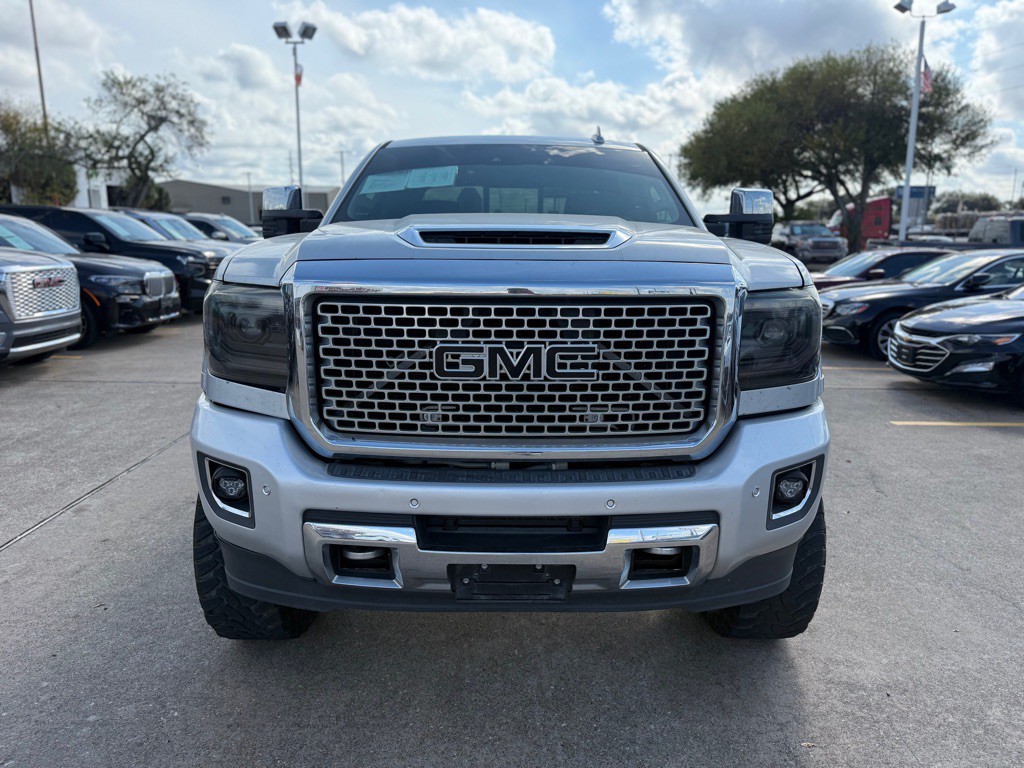 2017 GMC Sierra 2500 Image 2