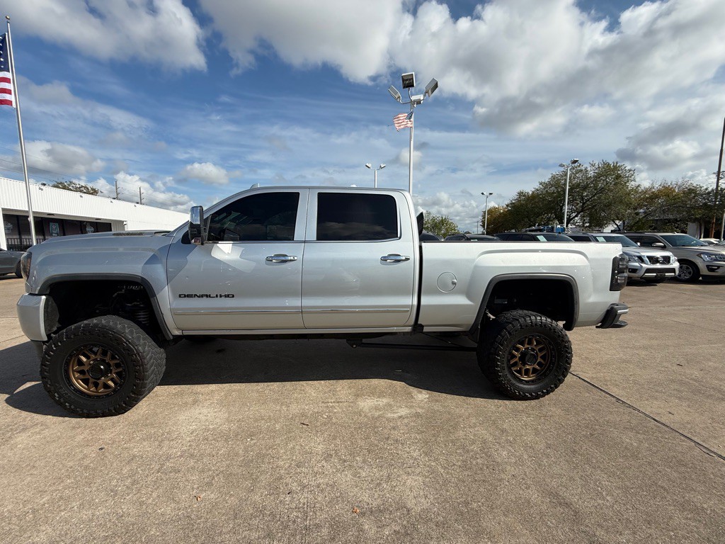 2017 GMC Sierra 2500 Image 4