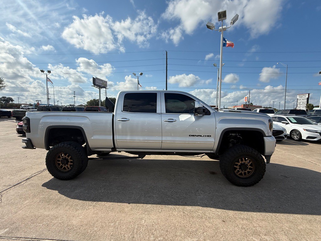 2017 GMC Sierra 2500 Image 11