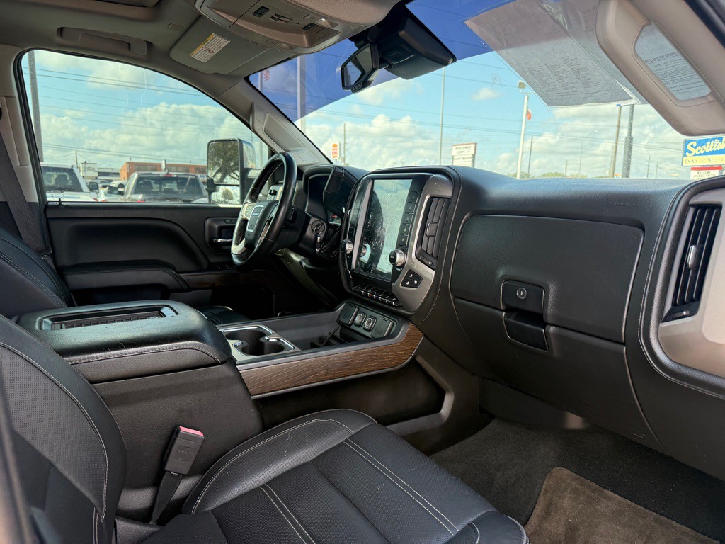 2017 GMC Sierra 2500 Image 12