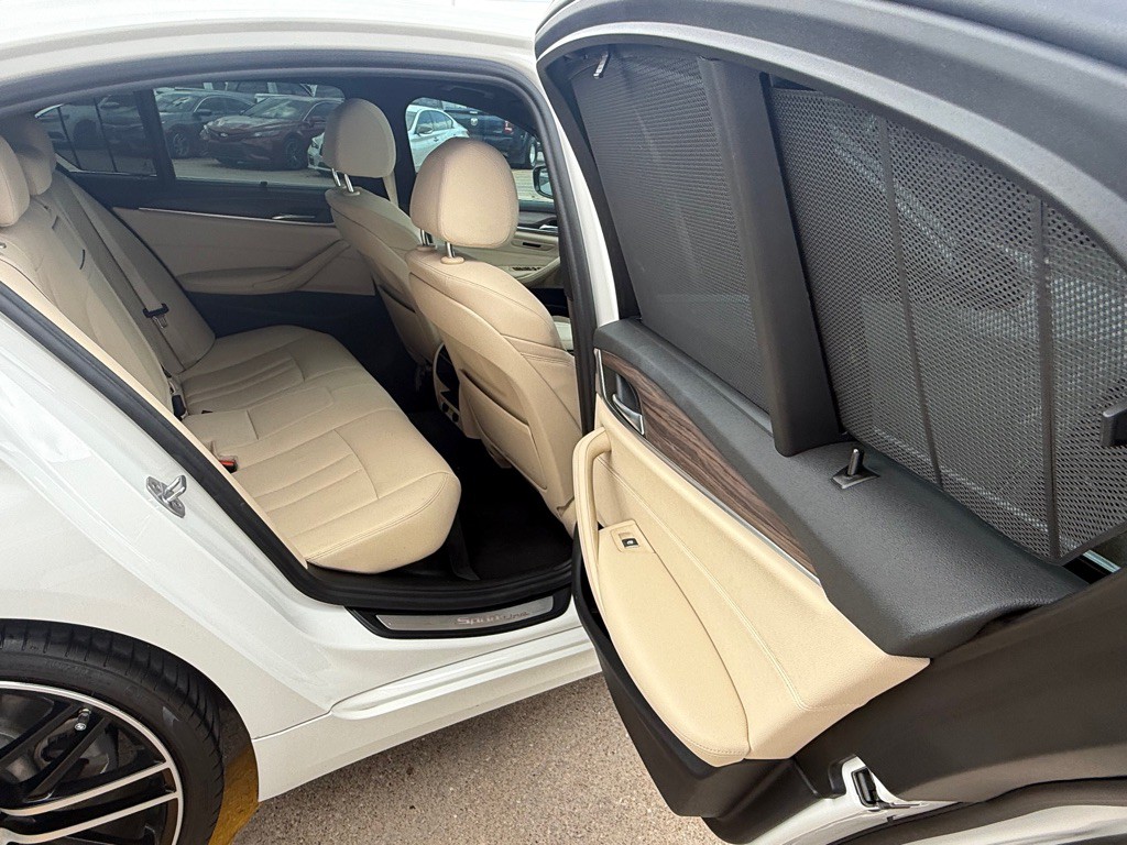 2017 BMW 5 Series Image 11