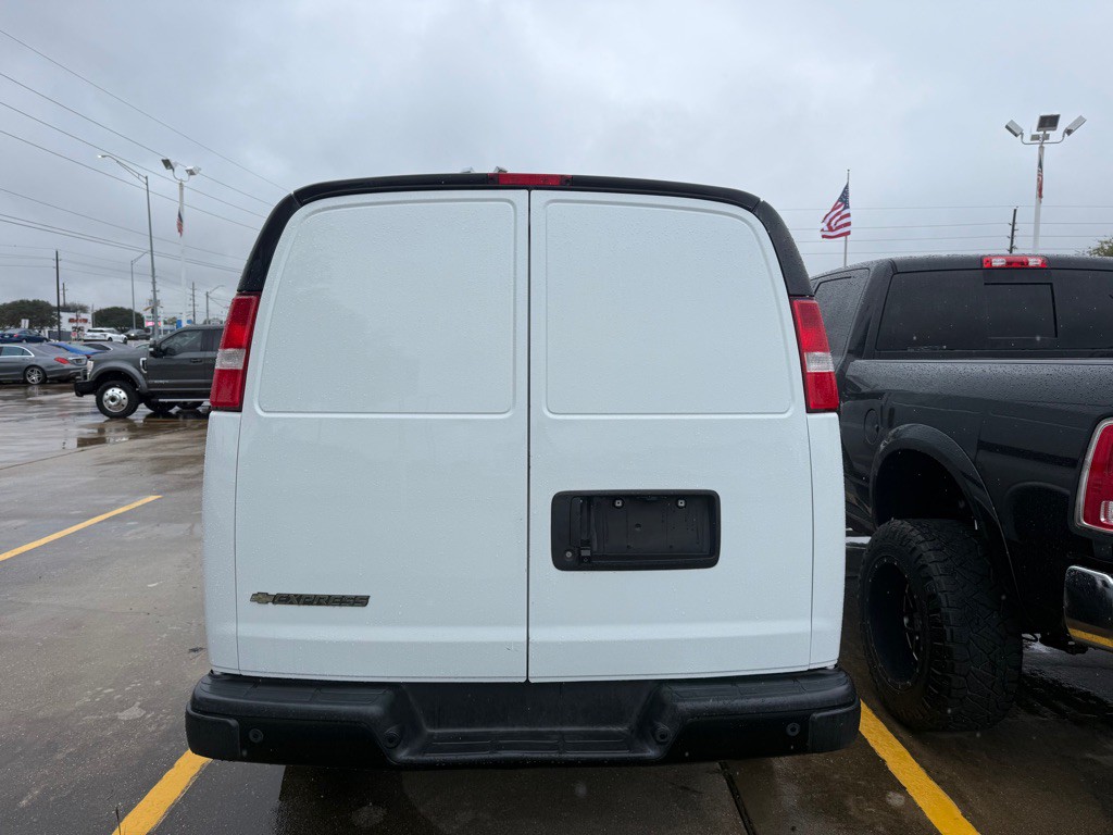 2021 Chevrolet Express Image 8