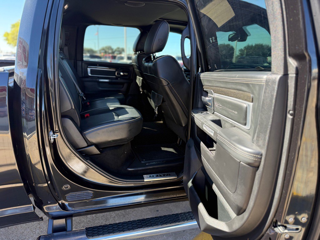 2017 RAM 3500 Image 6