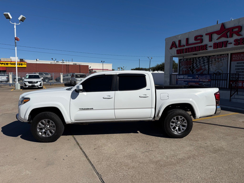 2019 Toyota Tacoma Image 2