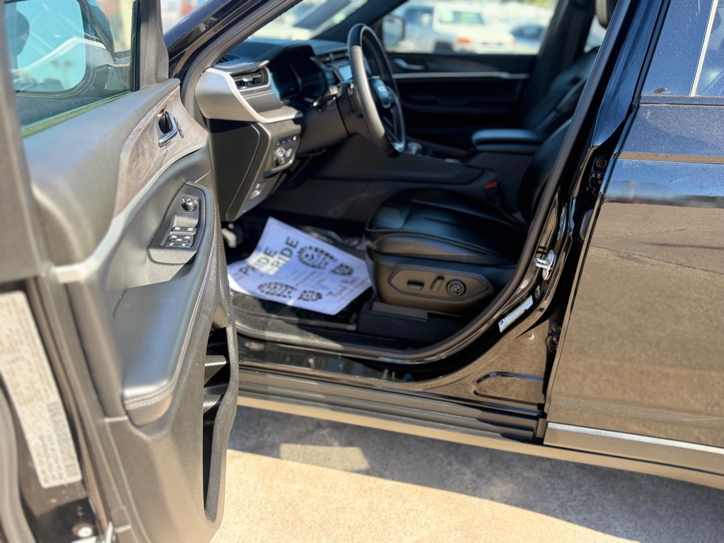 2024 Jeep Grand Cherokee Image 16