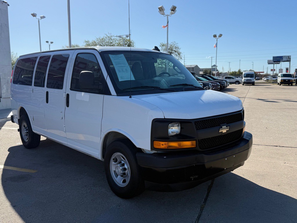 2017 Chevrolet Express Image 5