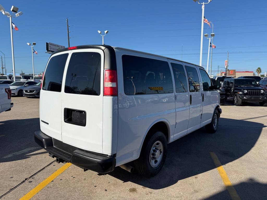 2017 Chevrolet Express Image 6