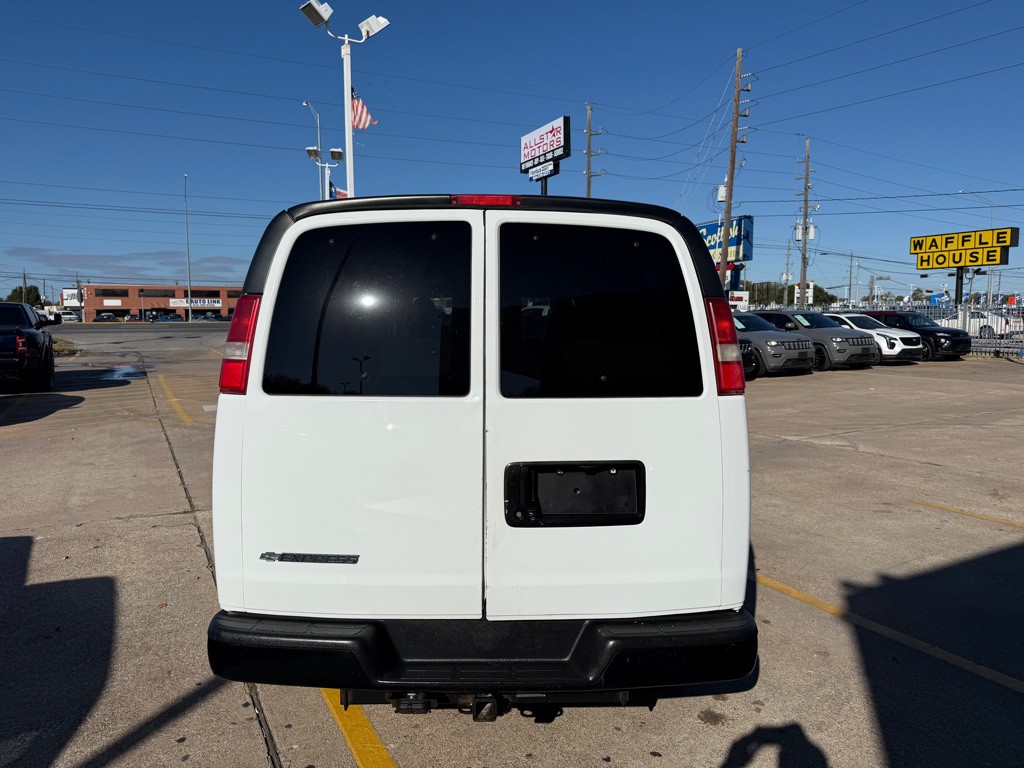 2017 Chevrolet Express Image 8