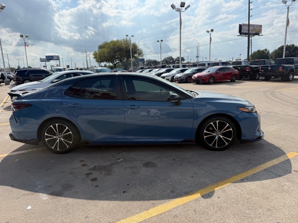 2022 Toyota Camry Image 3