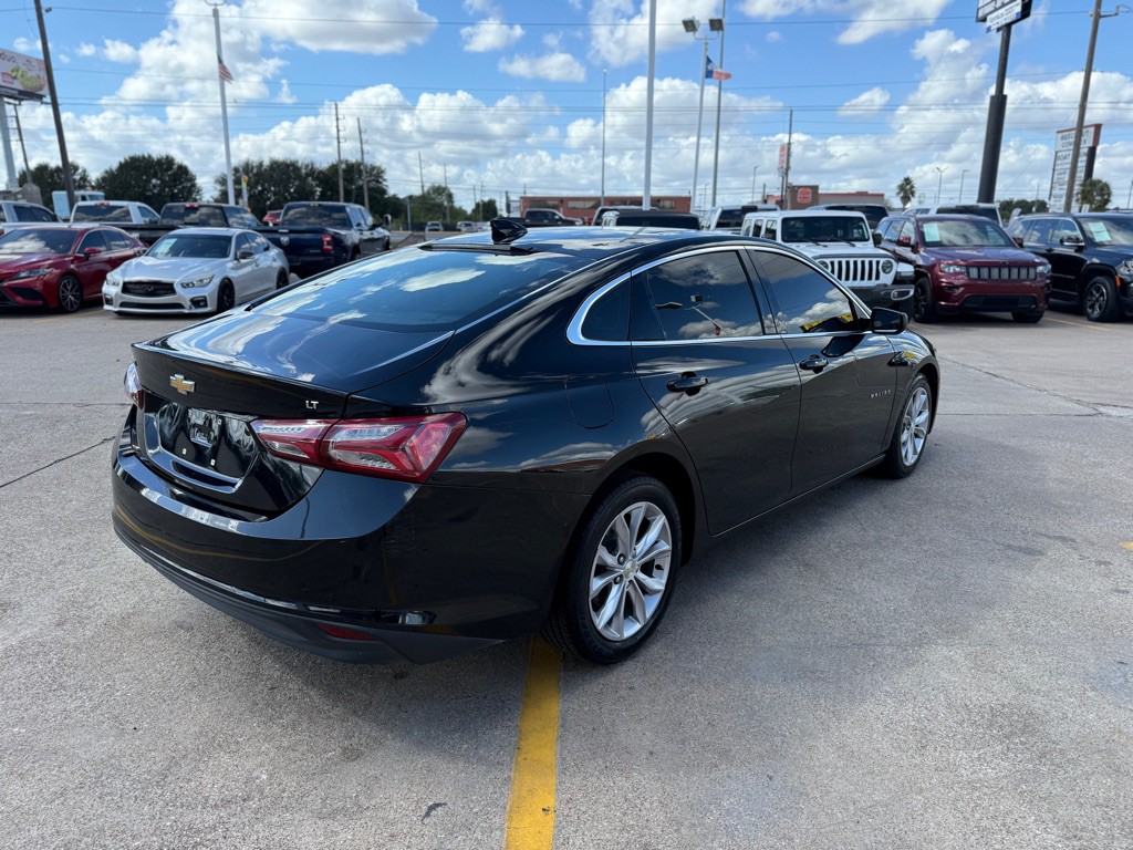 2021 Chevrolet Malibu Image 3
