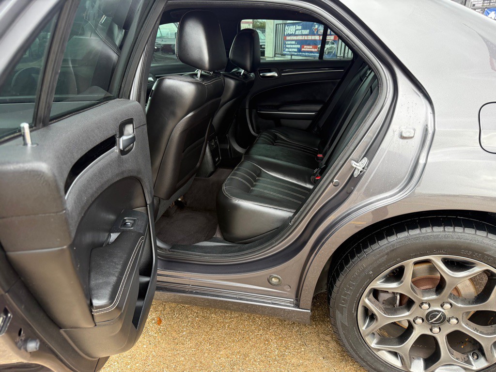 2018 Chrysler 300 Image 5