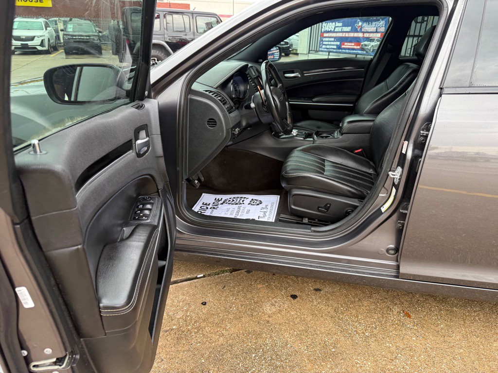 2018 Chrysler 300 Image 7