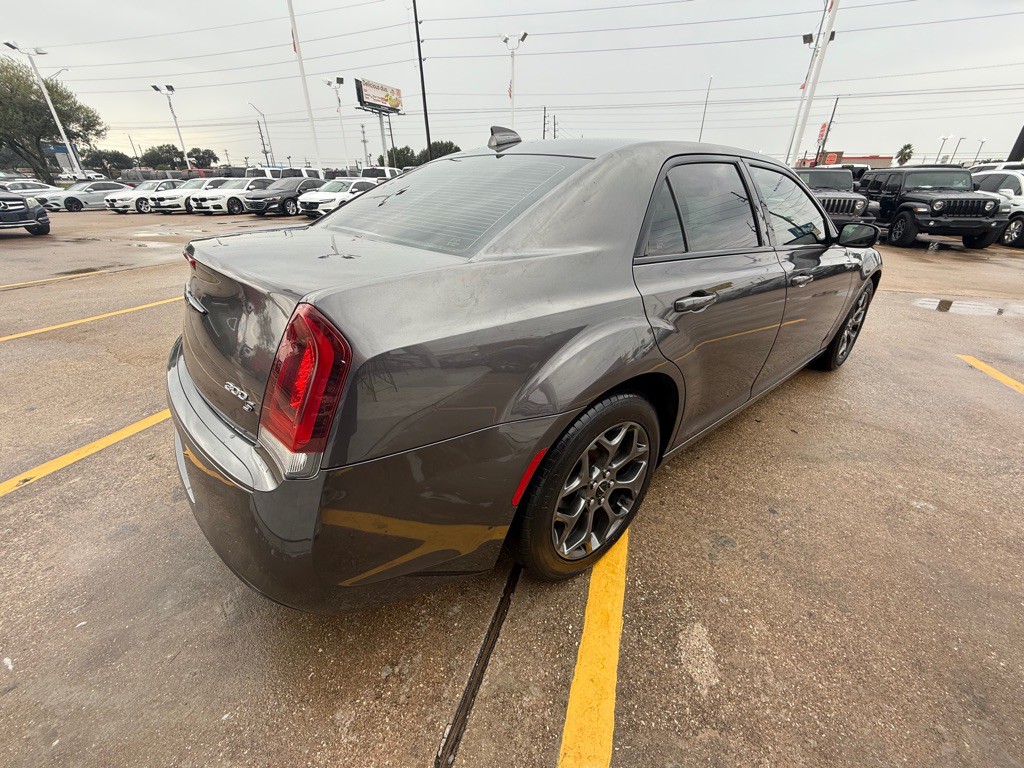 2018 Chrysler 300 Image 8