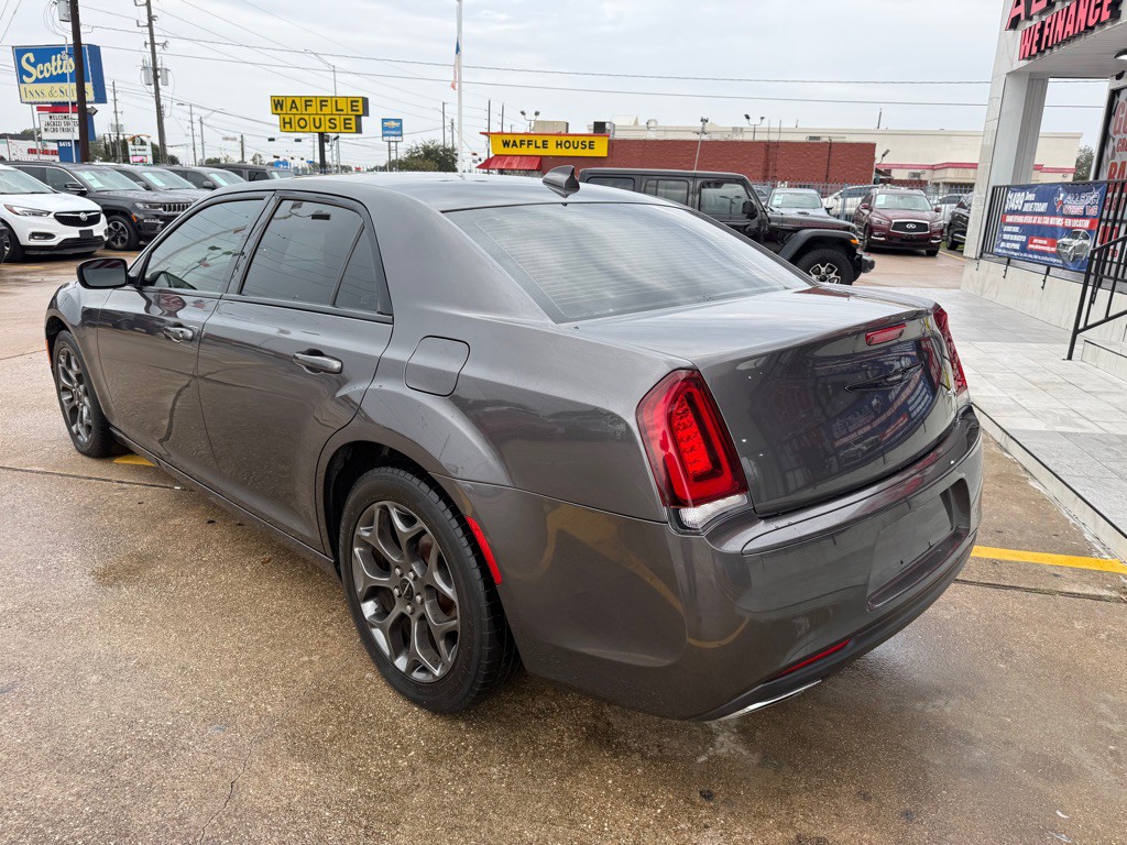 2018 Chrysler 300 Image 10