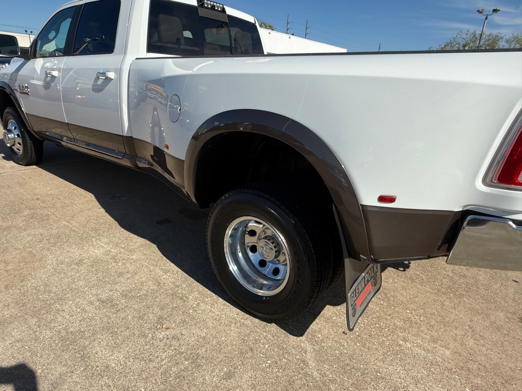 2017 RAM 3500 Image 16