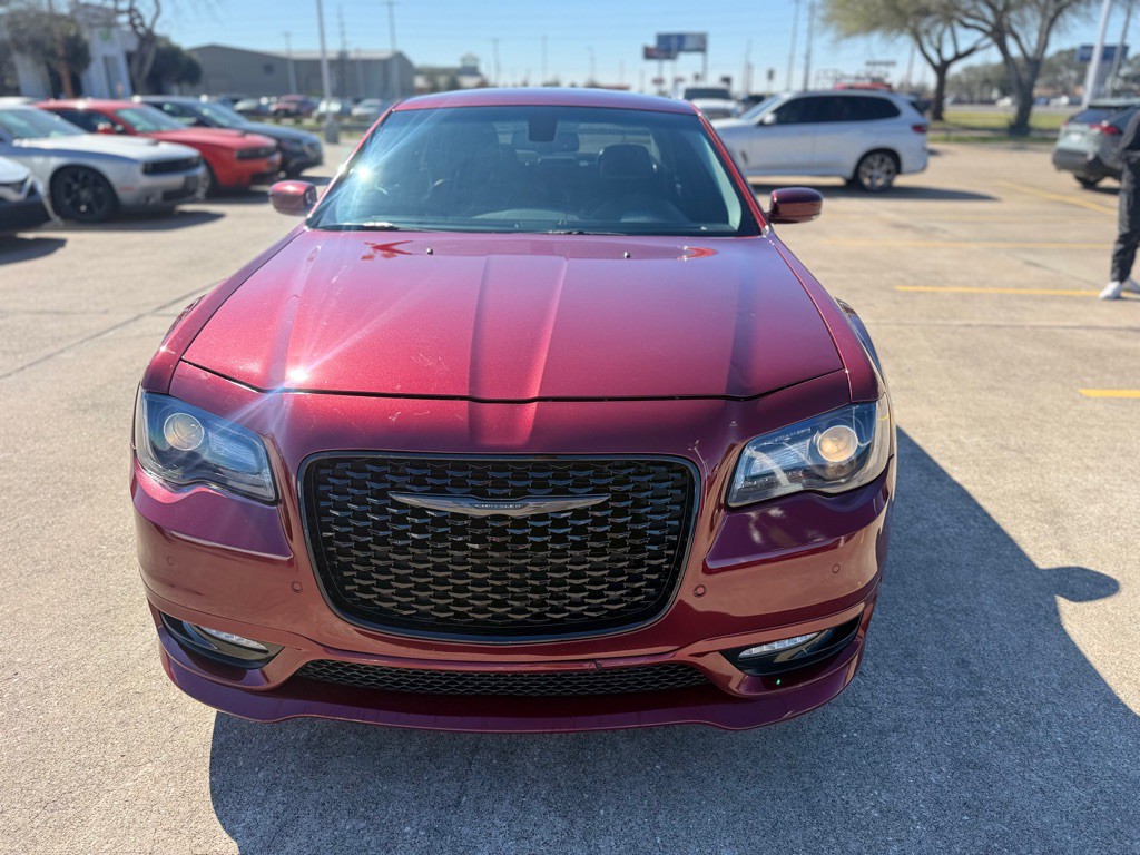 2022 Chrysler 300 Image 2