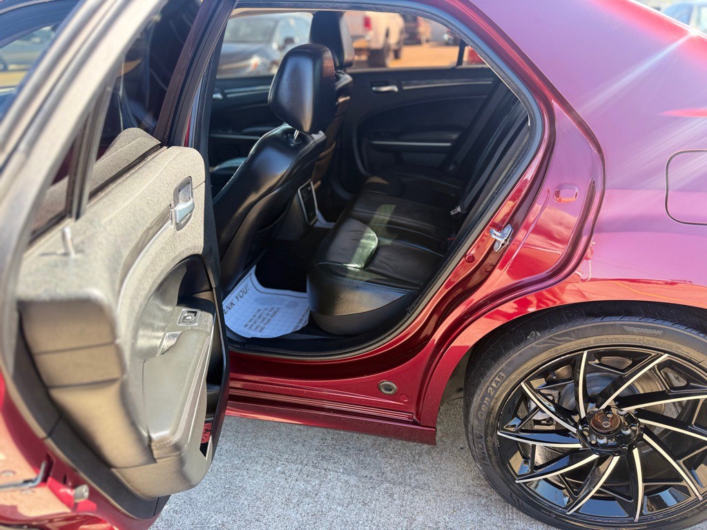 2022 Chrysler 300 Image 8