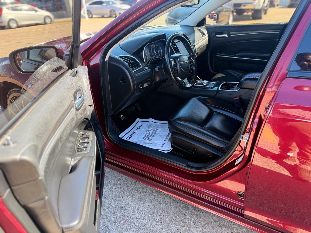 2022 Chrysler 300 Image 9