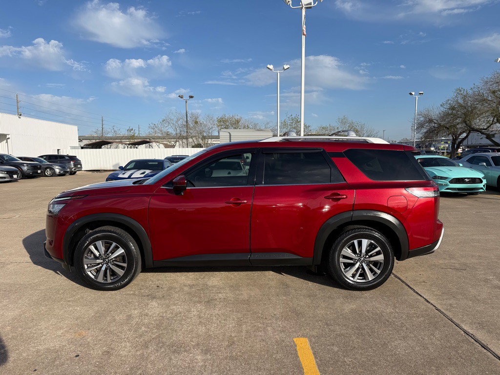 2022 Nissan Pathfinder Image 3