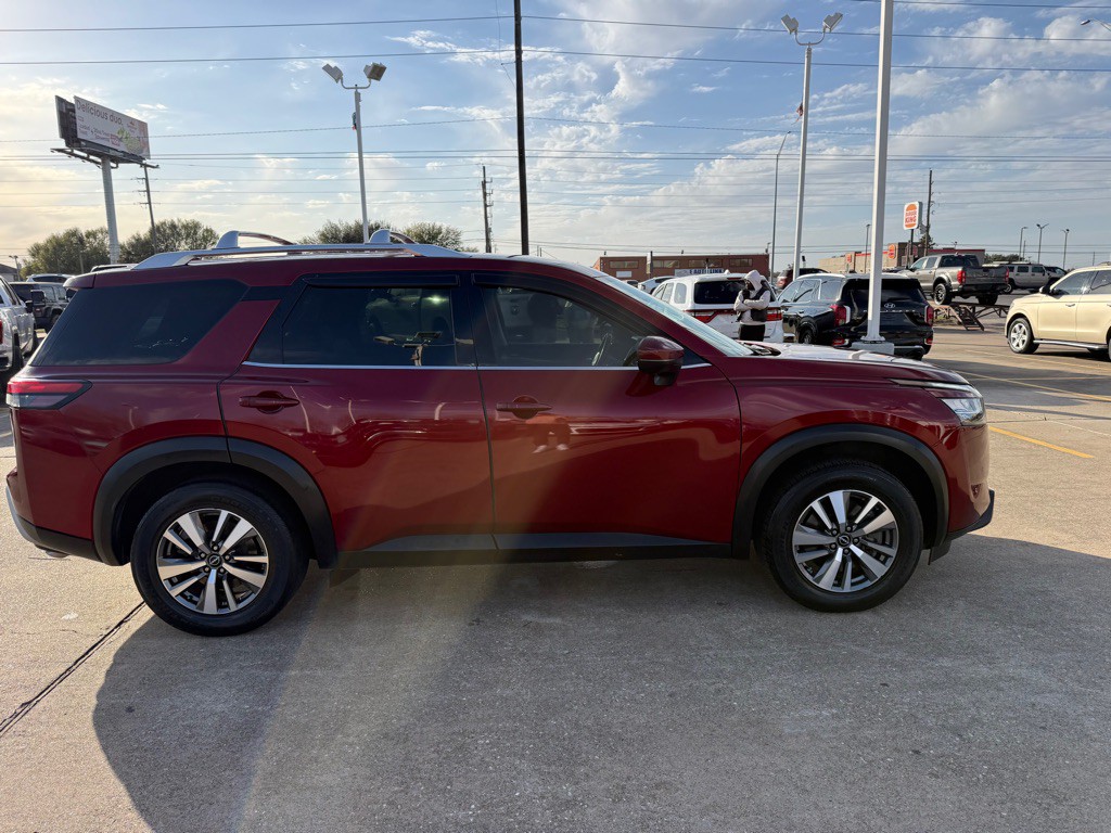 2022 Nissan Pathfinder Image 12