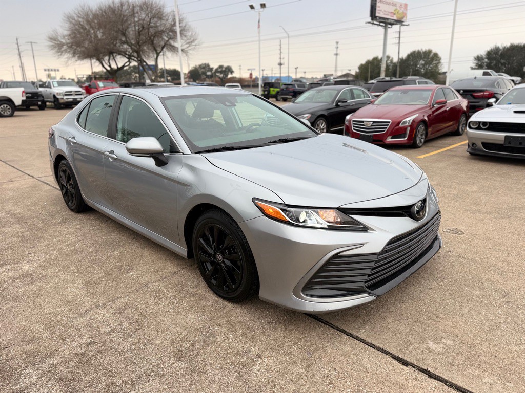 2023 Toyota Camry Image 3