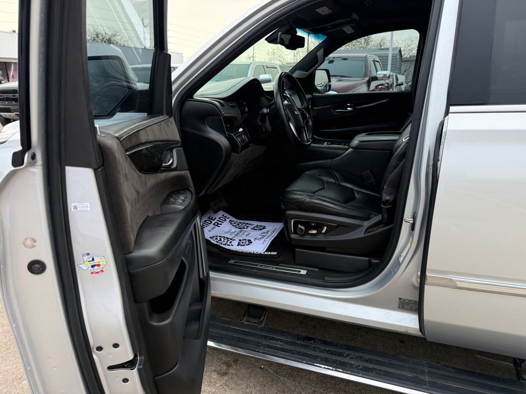 2016 Cadillac Escalade Image 5