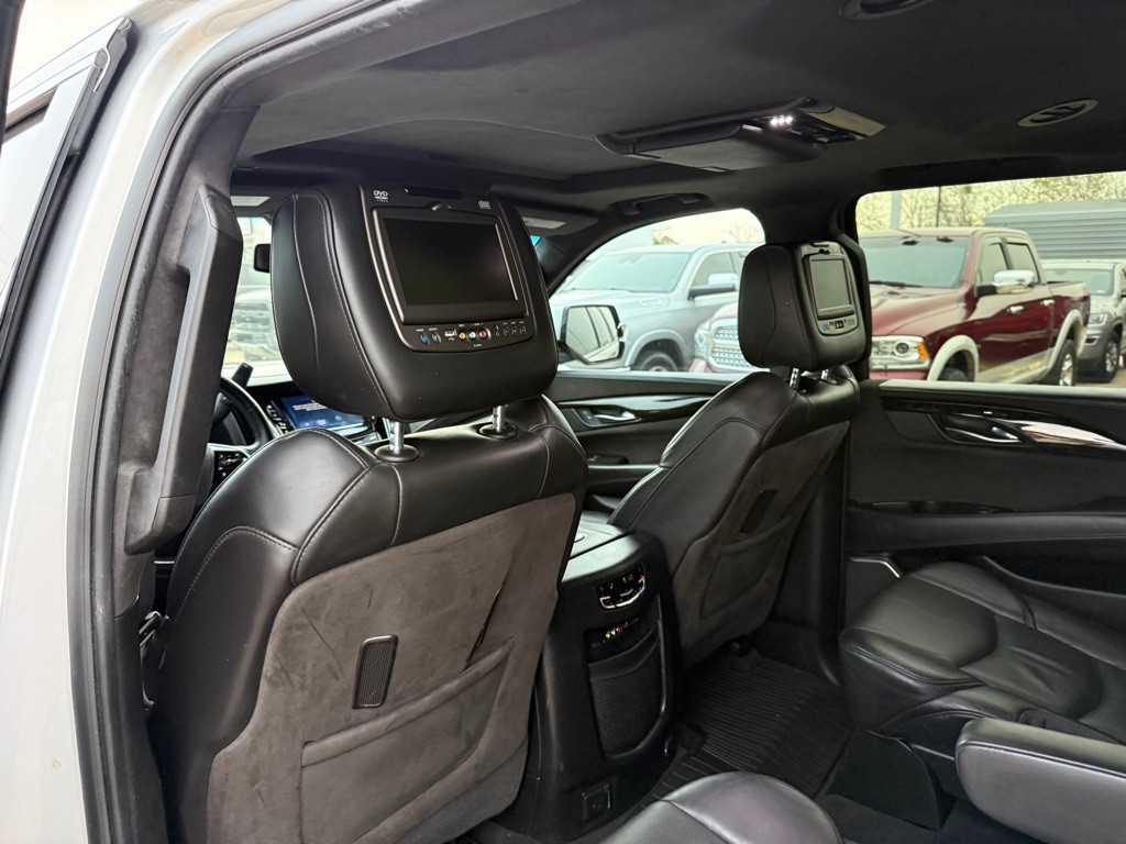 2016 Cadillac Escalade Image 7