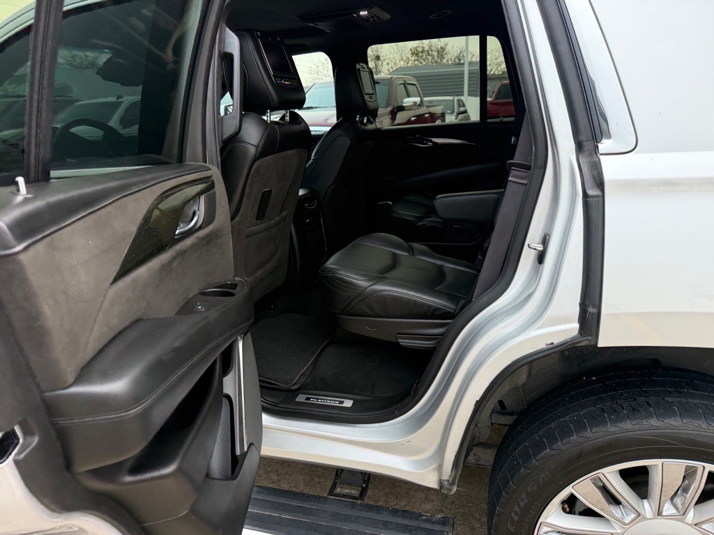 2016 Cadillac Escalade Image 8