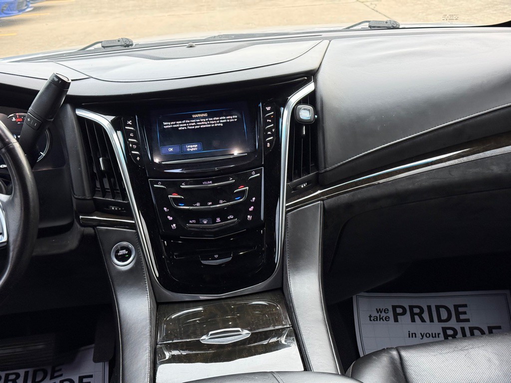 2016 Cadillac Escalade Image 10